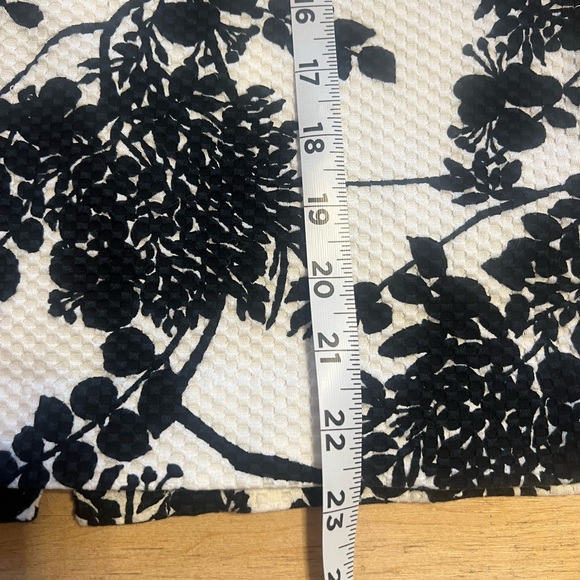 Talbots Women’s Floral Bold White/Black Pencil Skirt Cotton Graphic Zipper 12 - Picture 6 of 10